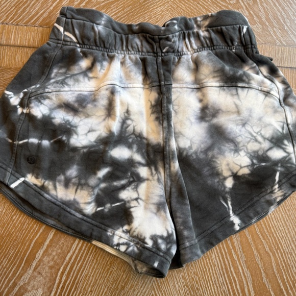 Lululemon Inner Glow Short 3" *Earth Dye
Earth Dye Stone - Picture 2 of 8